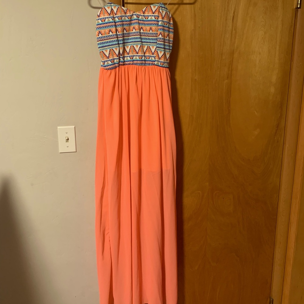 NWOT Boutique (Pink Lily) maxi dress - coral - Aztec design - size medium